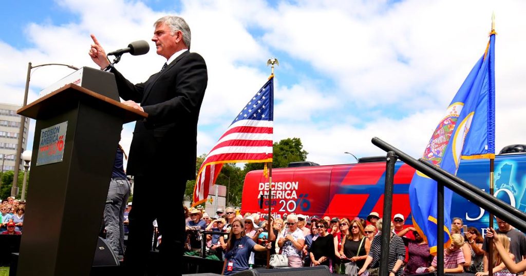 Franklin Graham leads the thousands of Christians in Prayer